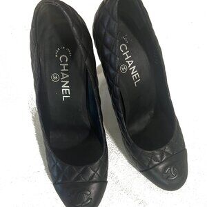 CHANEL Black Quilted CC Logo Cap Toe Pumps 39